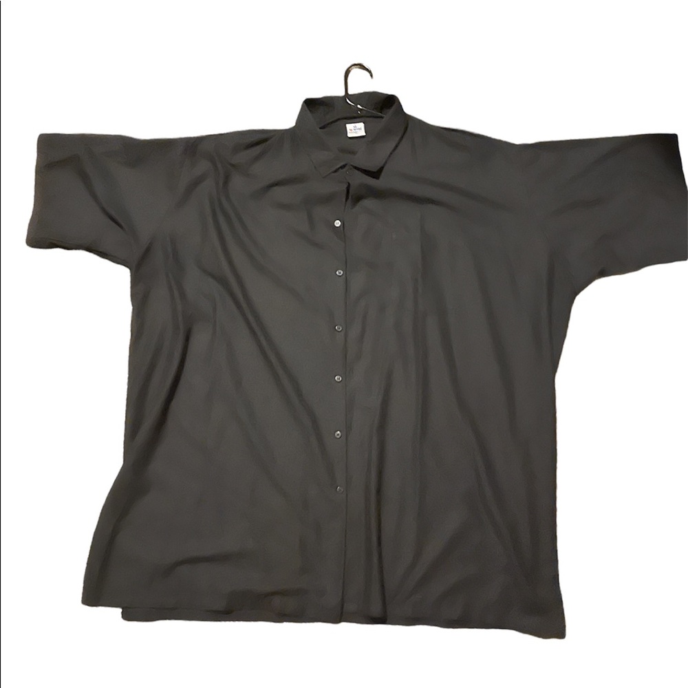 Men a big and Tall 4xl no pet, non smoker. New without tag